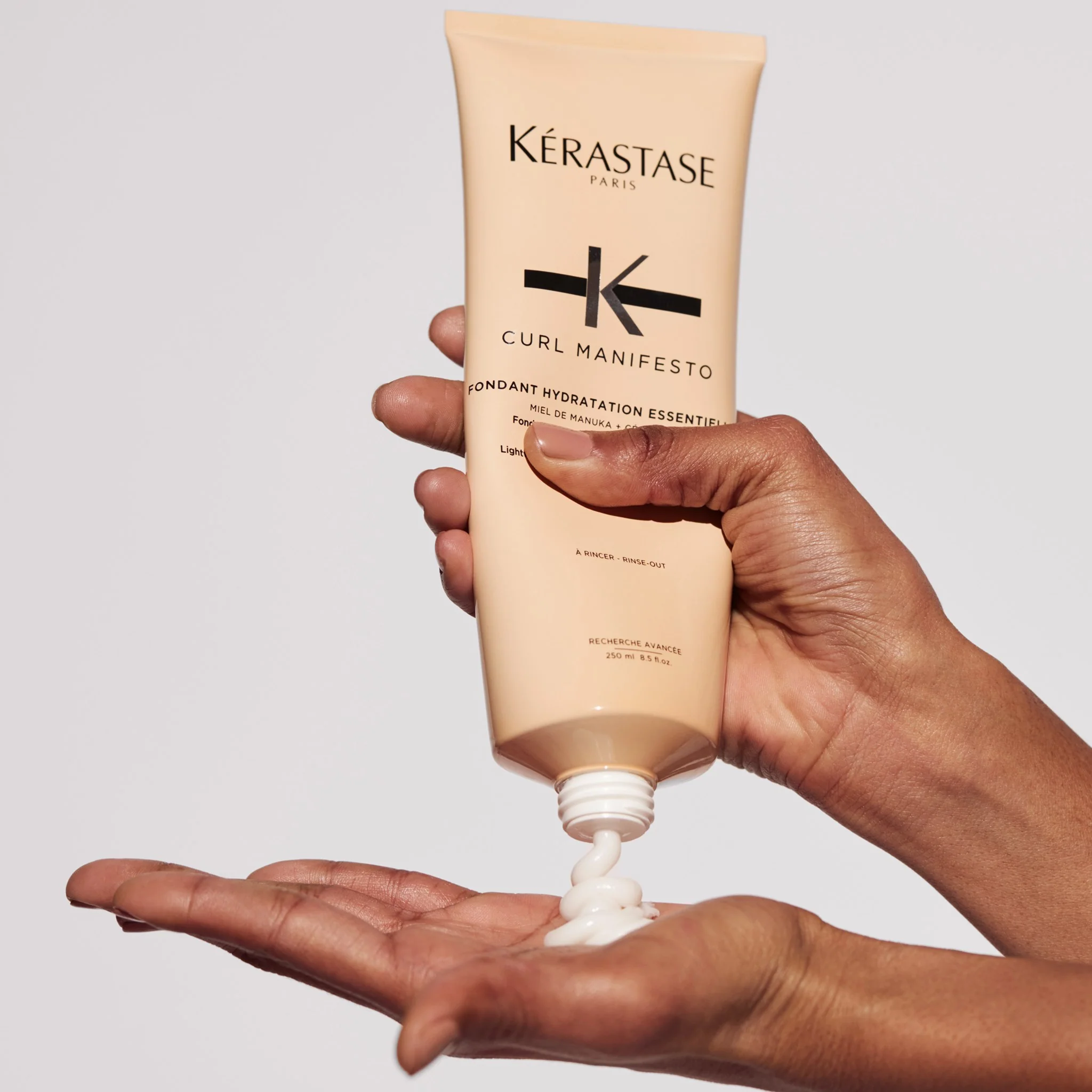 Curl Manifesto Fondant Hydration Essentielle Conditioner - Image 3
